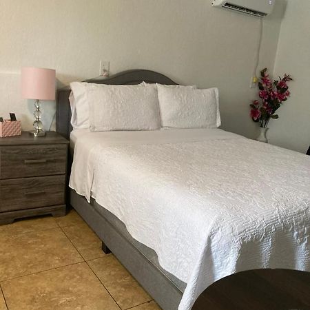 Cozy Studio…With Private Entrance Лас Вегас Екстериор снимка