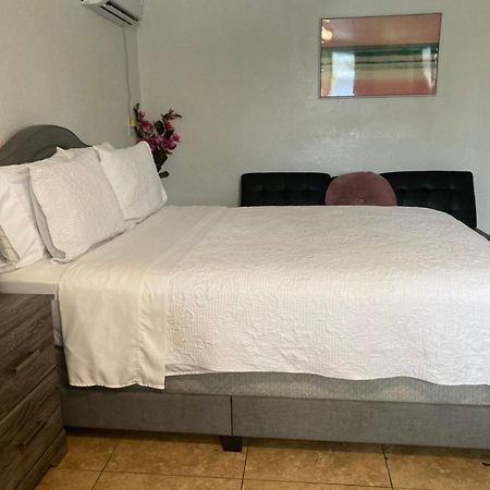 Cozy Studio…With Private Entrance Лас Вегас Екстериор снимка