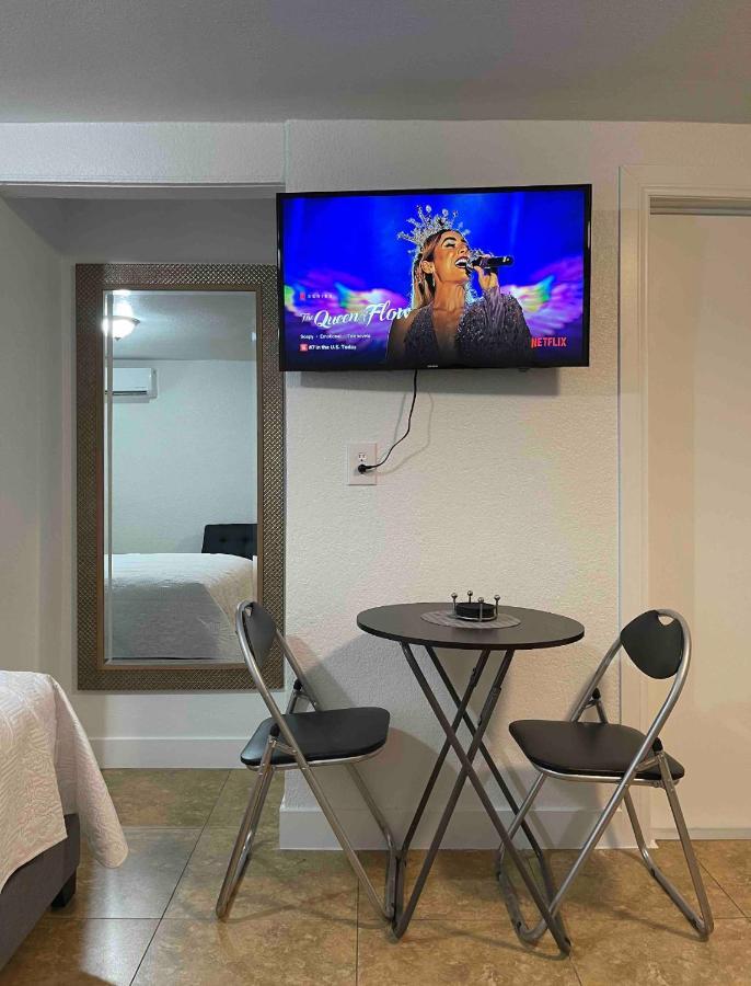 Cozy Studio…With Private Entrance Лас Вегас Екстериор снимка