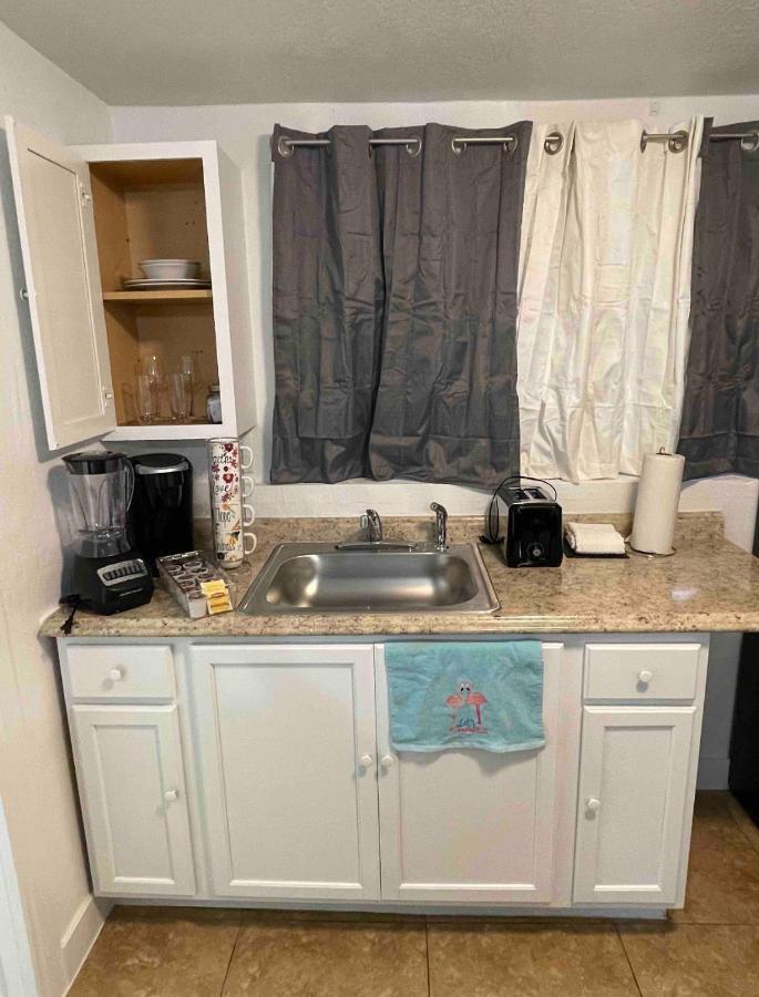 Cozy Studio…With Private Entrance Лас Вегас Екстериор снимка