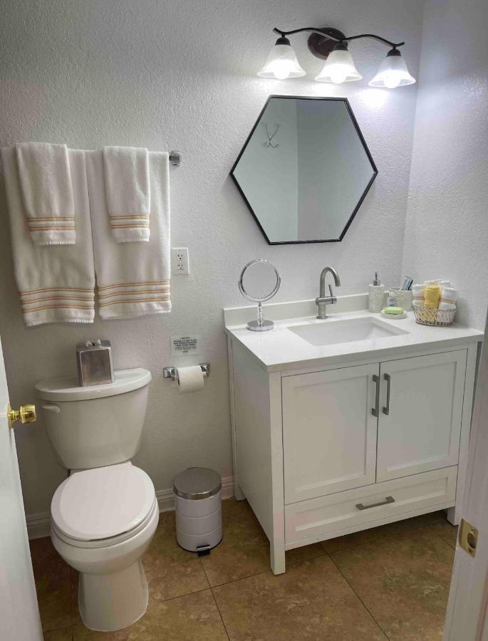 Cozy Studio…With Private Entrance Лас Вегас Екстериор снимка
